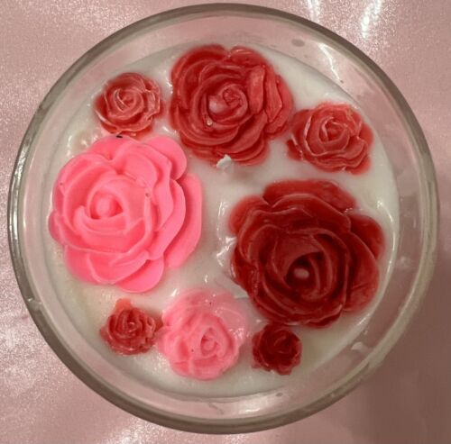 Bed of Roses Scented candle￼. 10 Oz  Burn time up to 50 hours